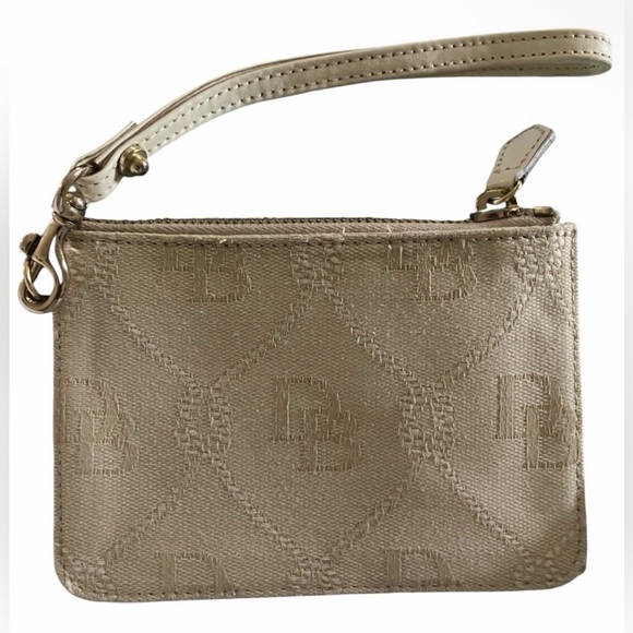 Dooney & Bourke Cream Wristlet - Picture 2 of 6